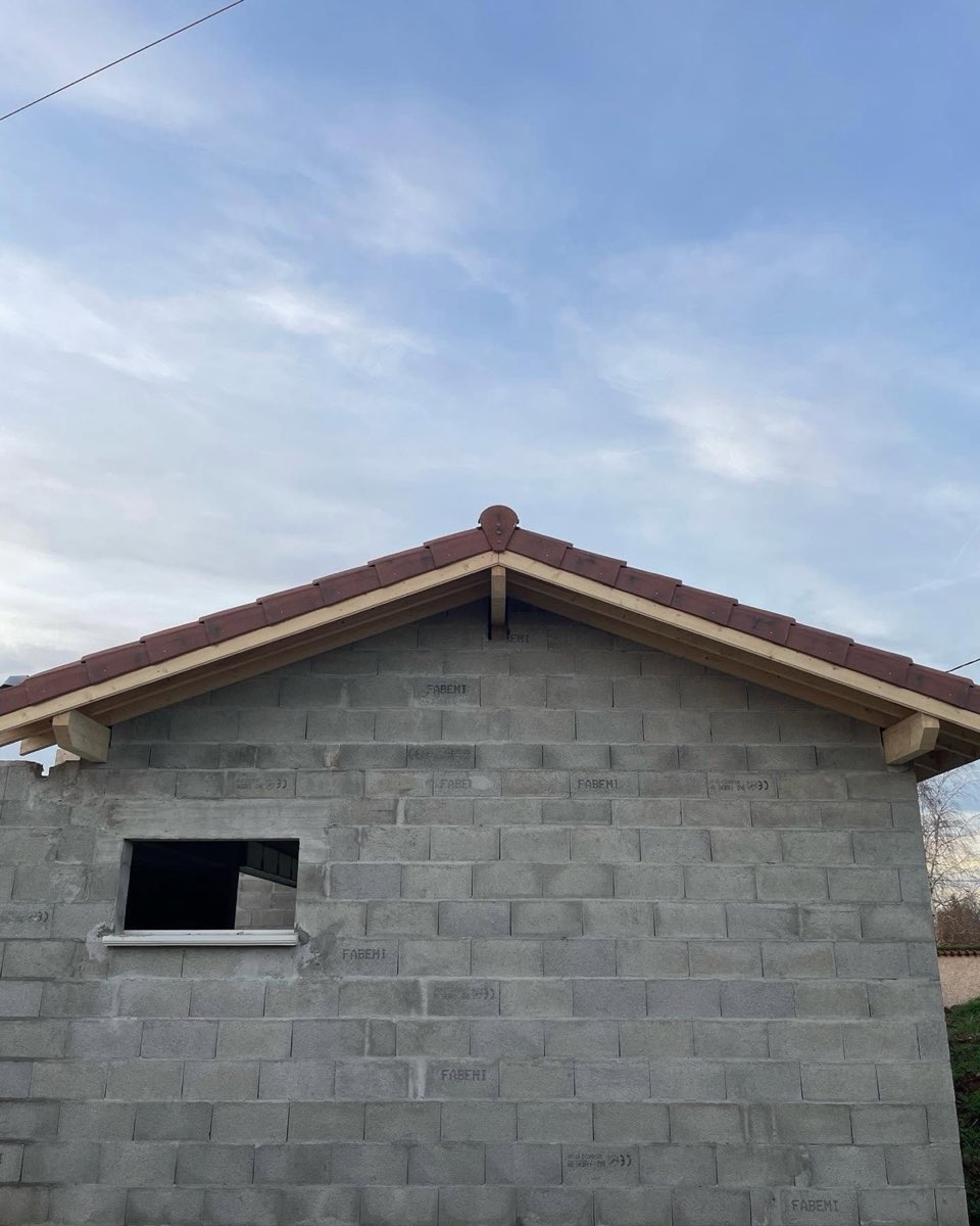 Construction de maison neuve : gros œuvre, charpente et toiture à Saint-Joseph (42)