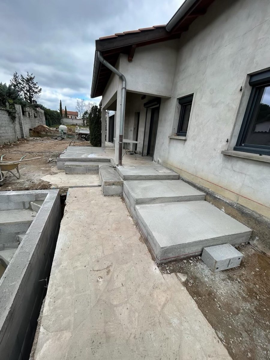 Construction de piscine et terrasse béton dans la Loire